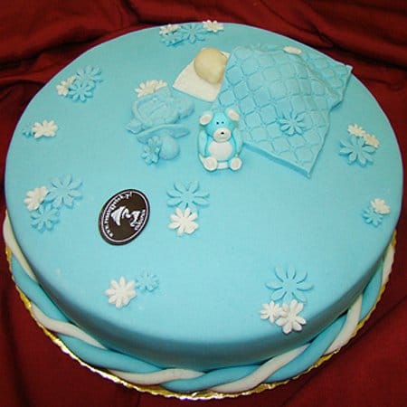 Błękitny tort na chrzest 