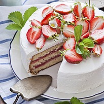 Tort jogurtowo-truskawkowy